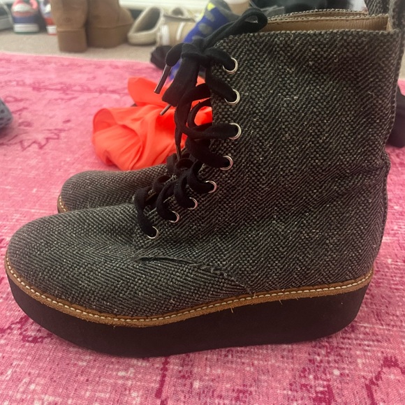 FLAMINGO WEDGE BOOTIES. Size 38.5 - Picture 3 of 3